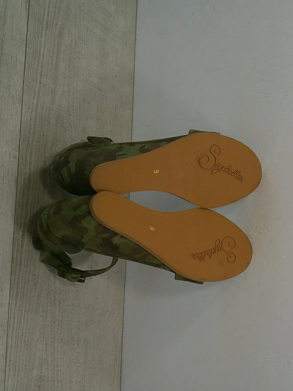 Sexy Seychelles Cloud Nine Army Green Camo Suede Wedge Sandal Size 9